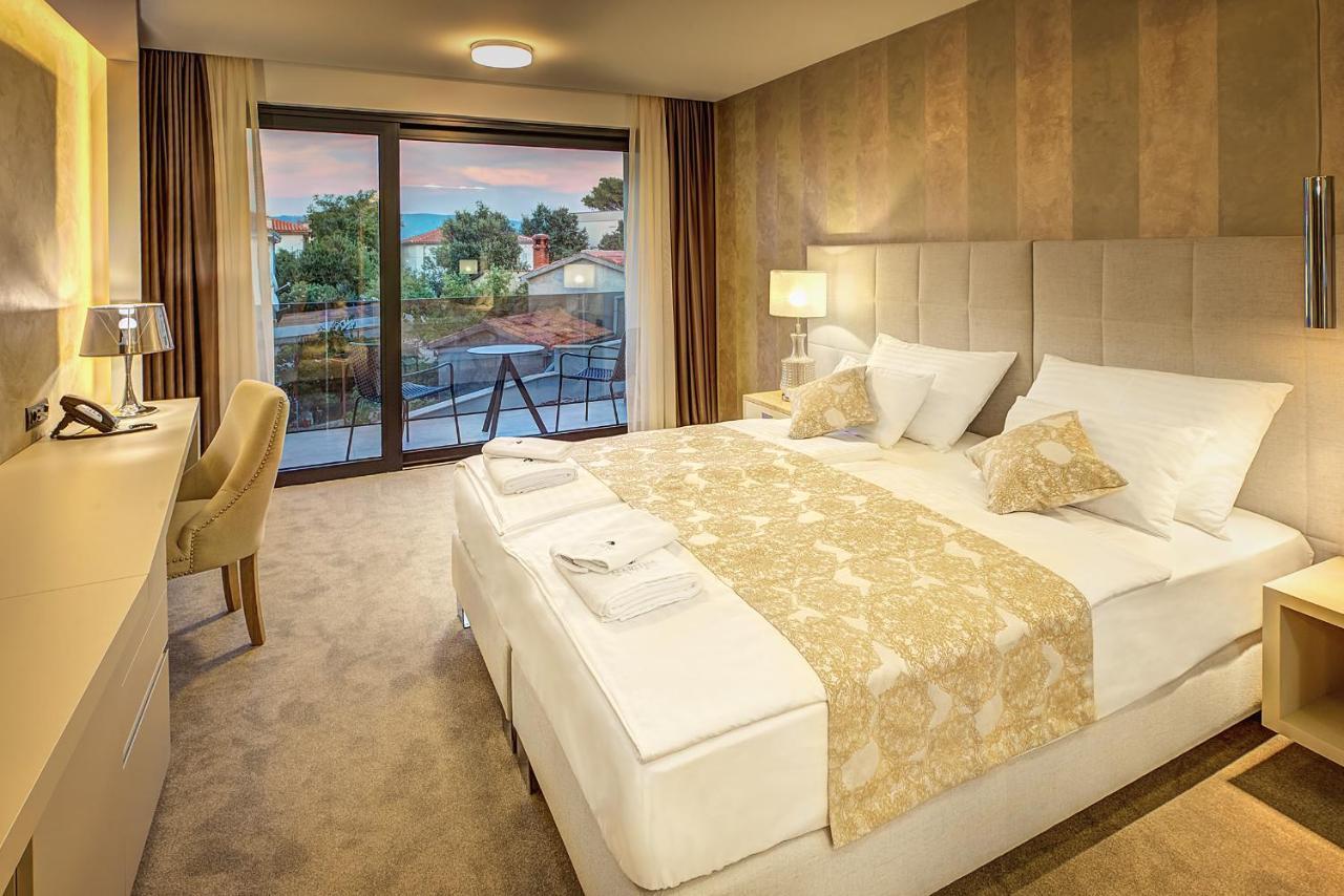 Double Room Balcony Side Sea View
