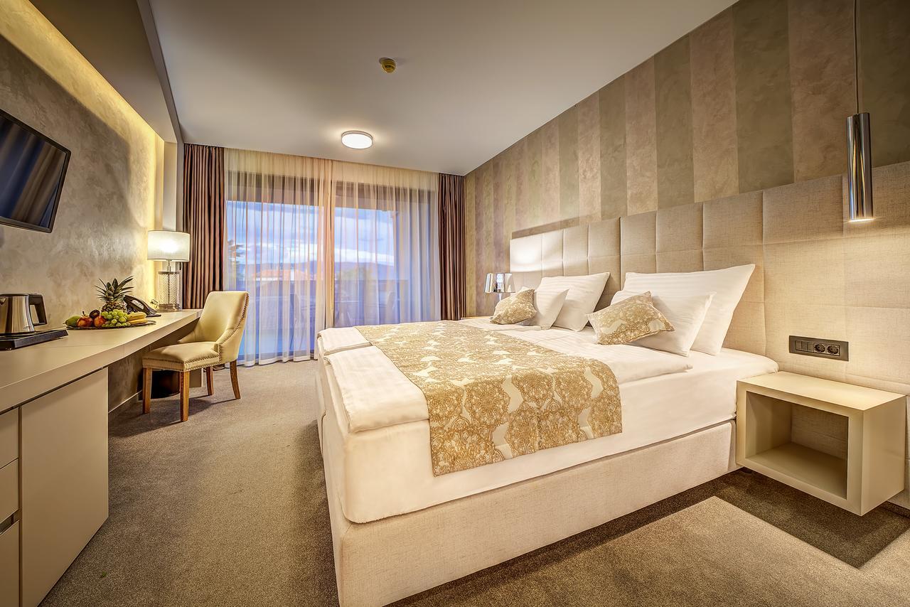 Double Room Balcony Side Sea View
