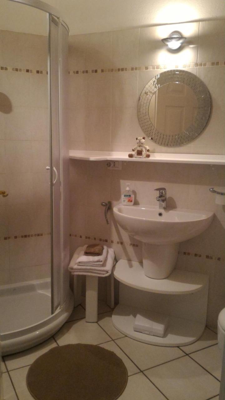 Camera Doppia con Letti Singoli con Bagno Privato Esterno