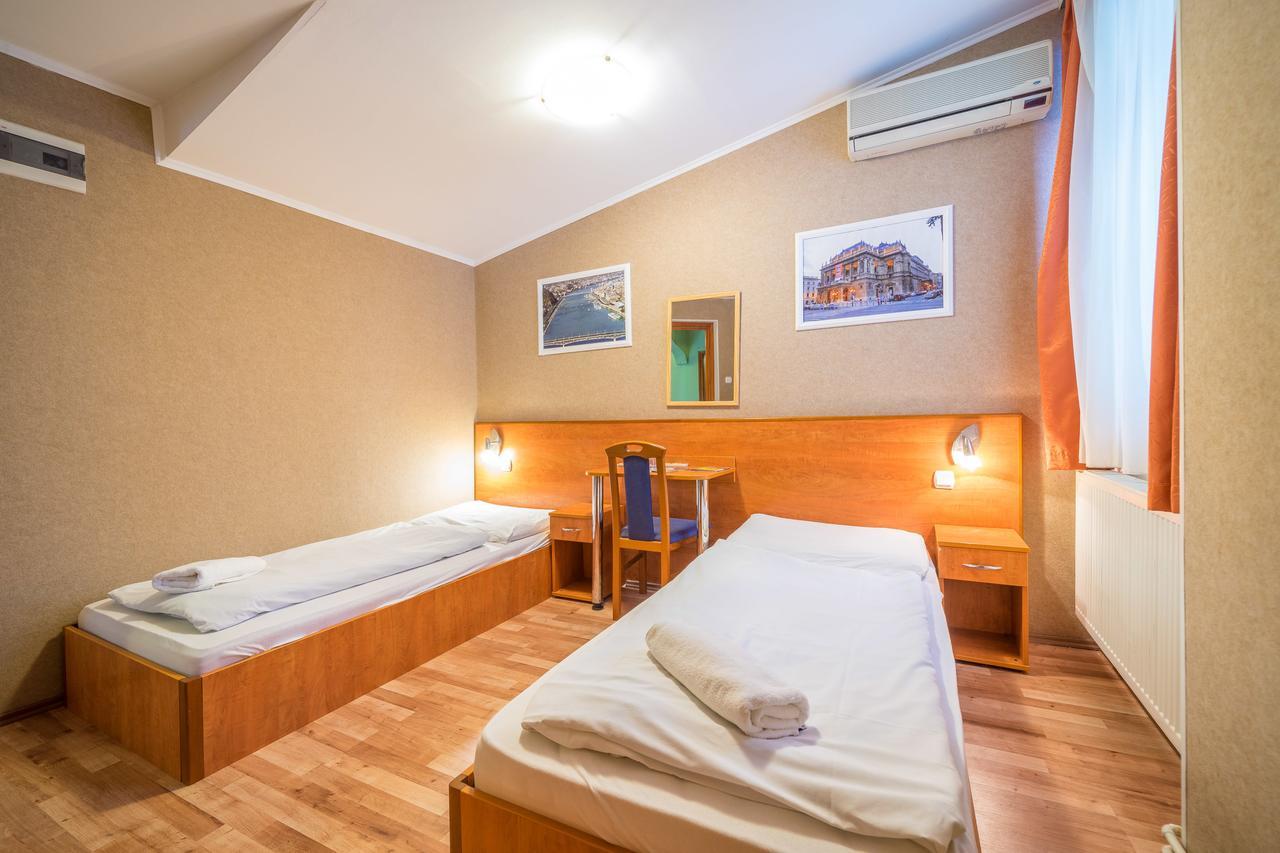 Quarto Twin Standard