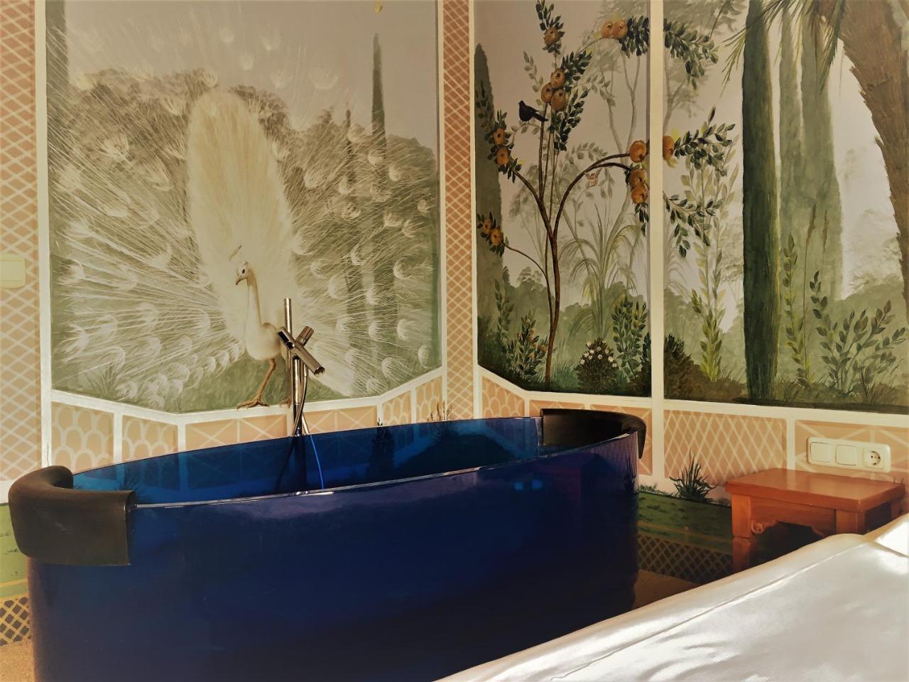 Theme Family Room