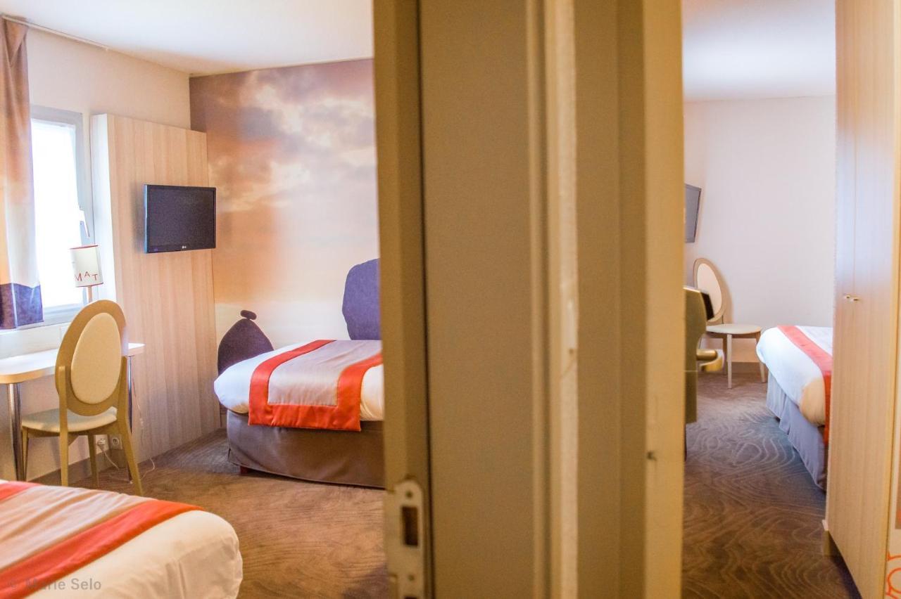 Family Room One Queen Bed Two Single Beds Non-Smoking