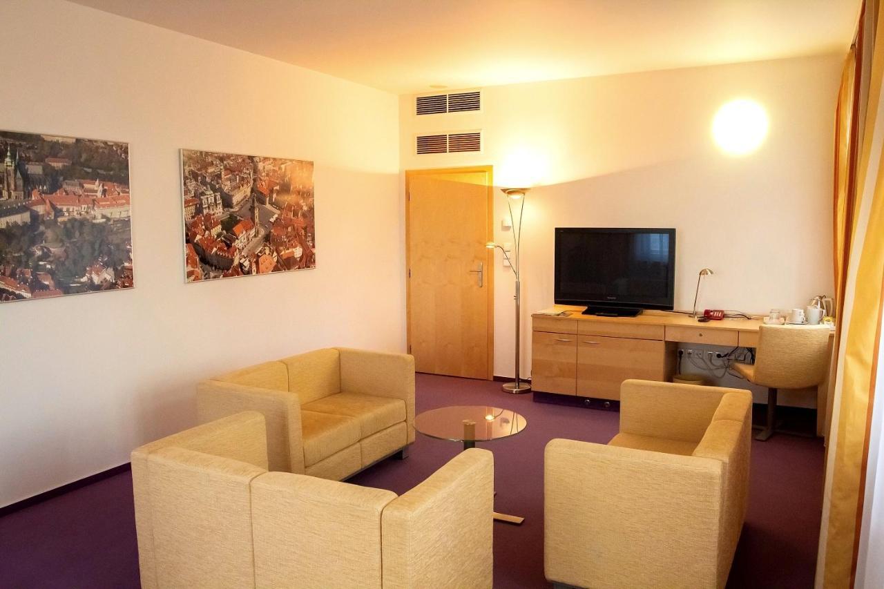 One-Bedroom Suite 2 Extra Beds
