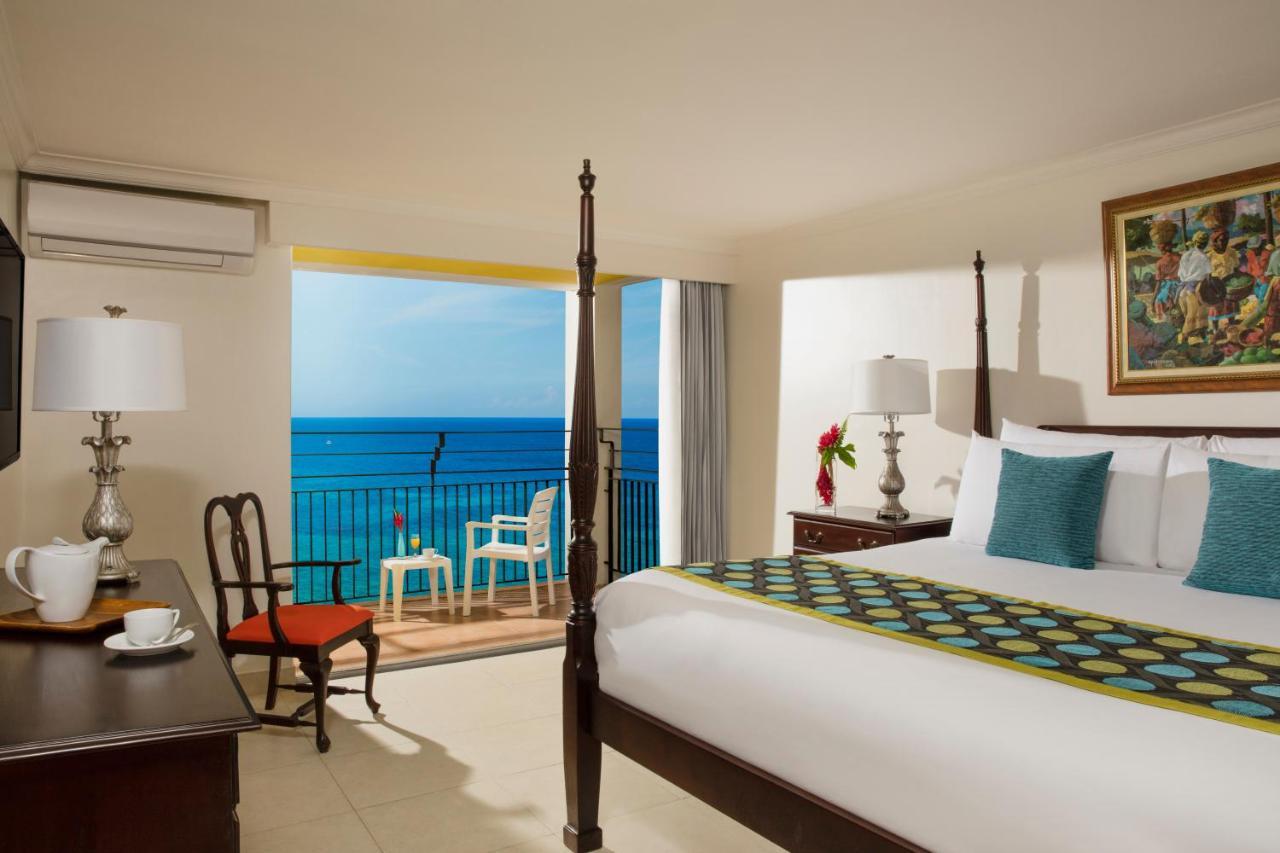 Sun Club One Bedroom Suite Ocean Front