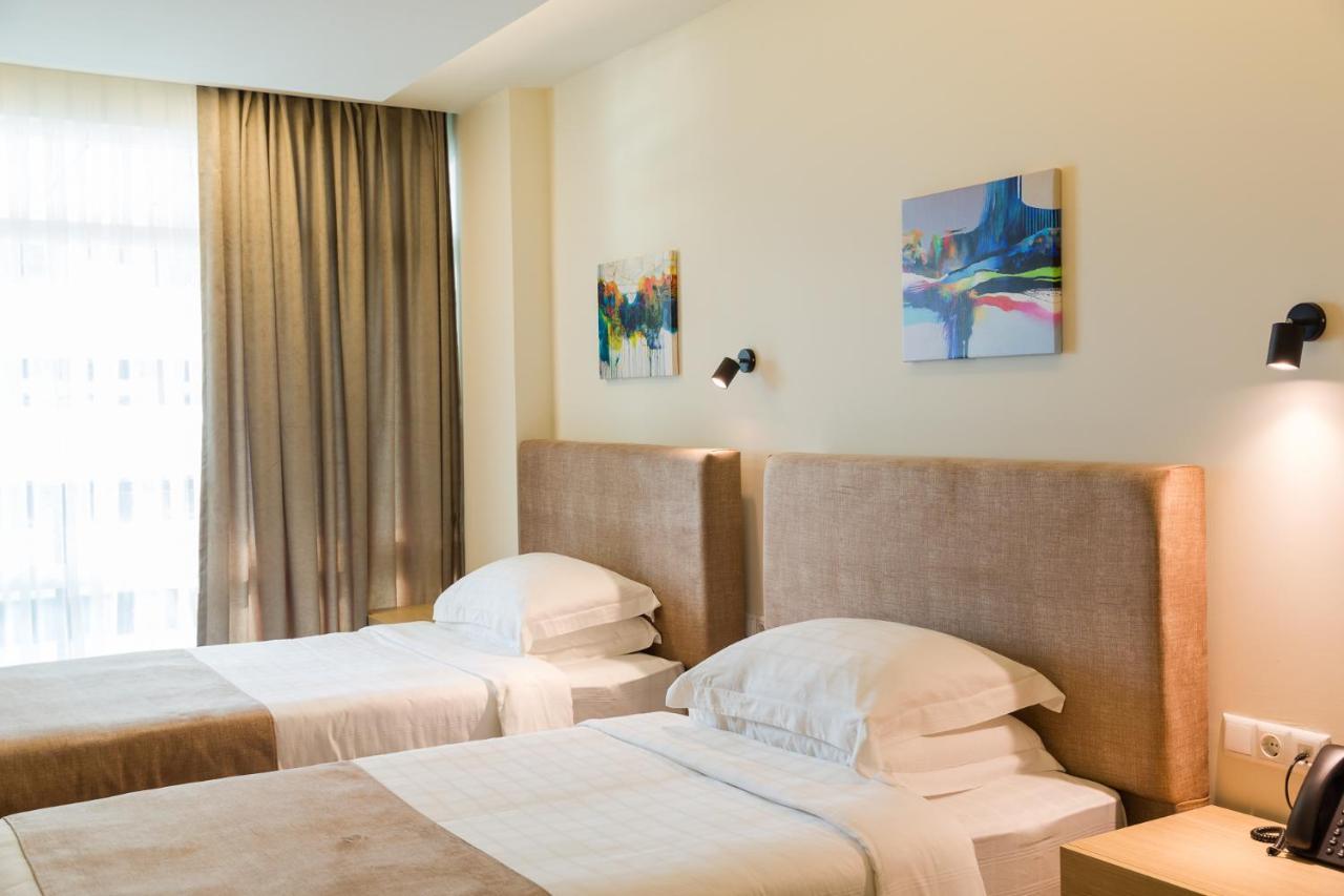 Twin Room with Balcony and Mountain View
