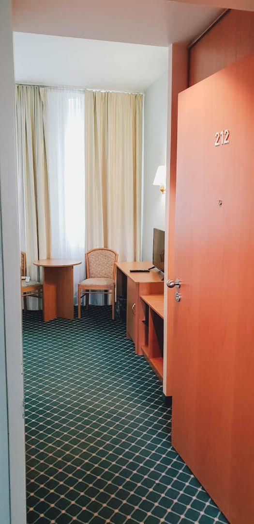 Double or Twin Room Private Bathroom