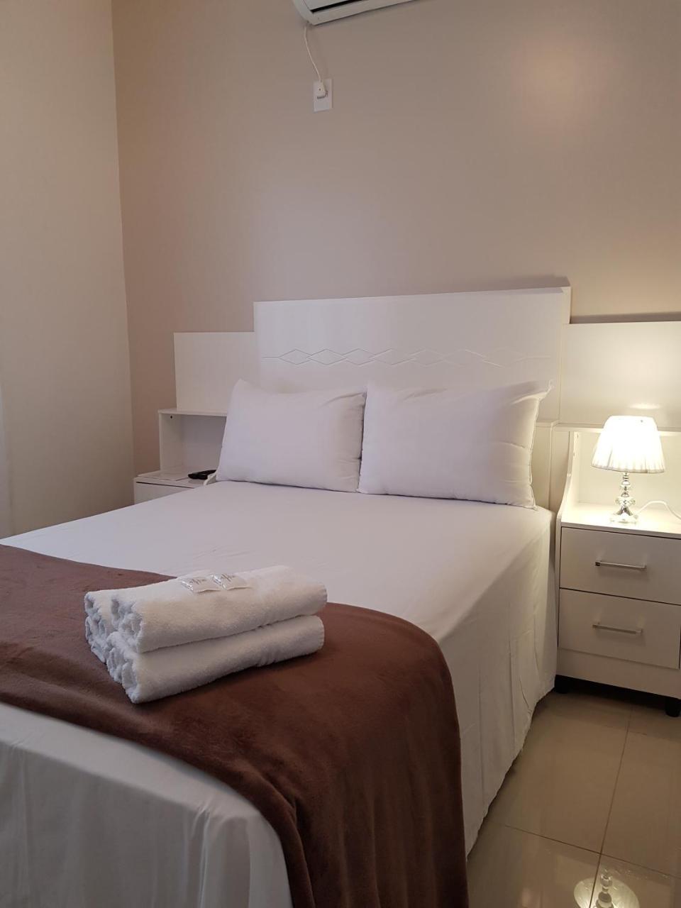 Quarto Triplo com Banheiro Privativo