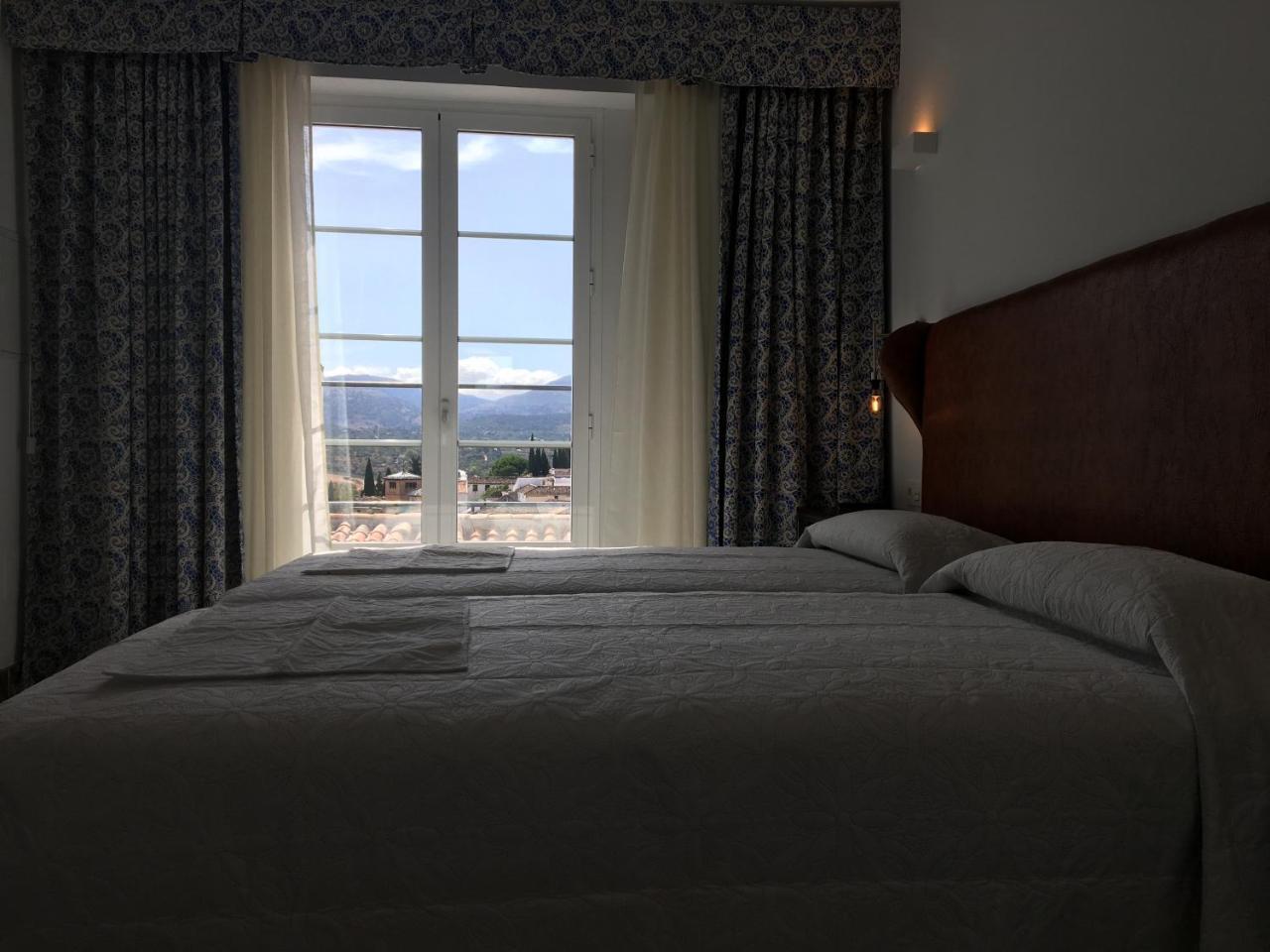 Superior Room Window