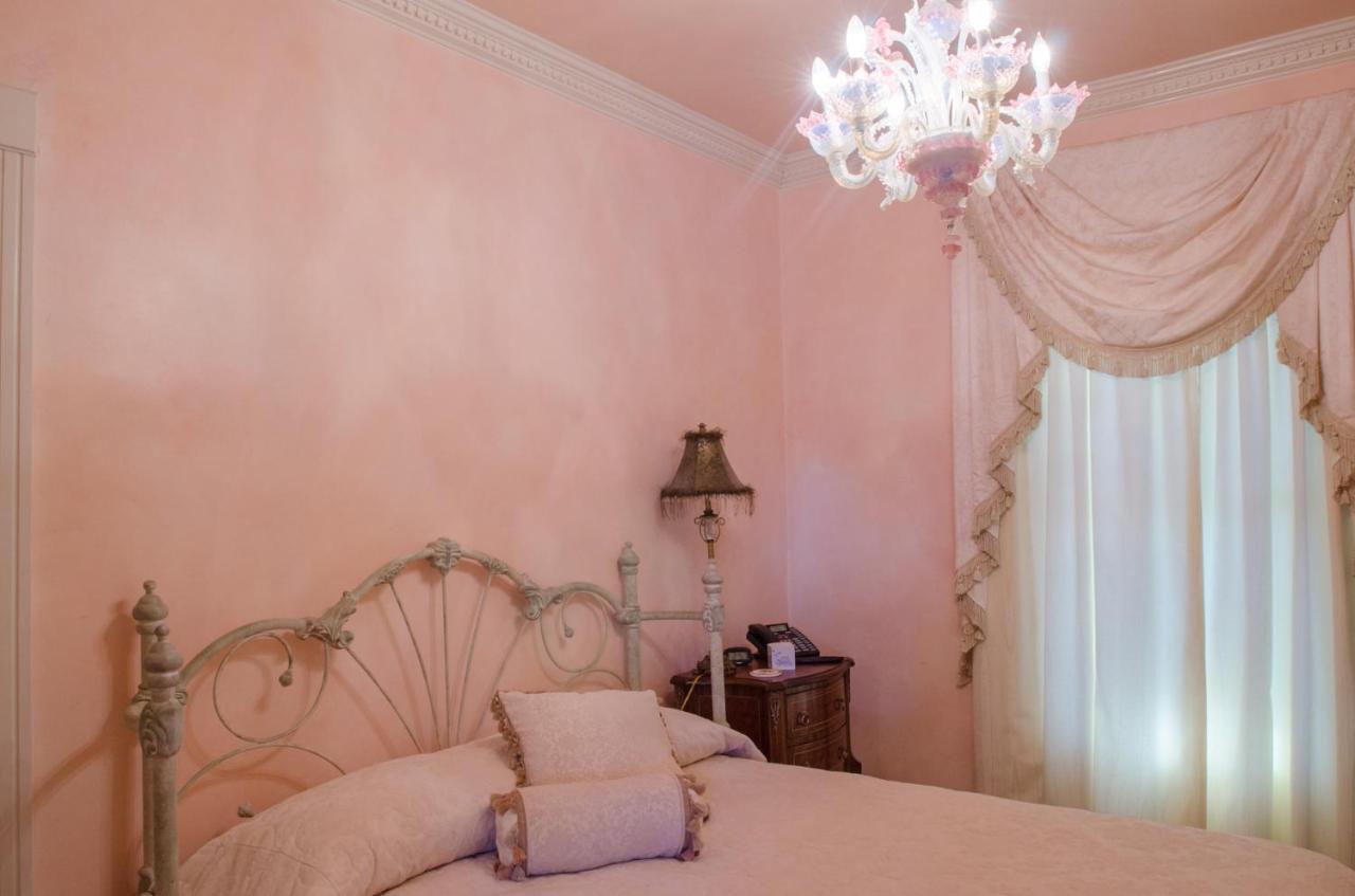 Azalea Room
