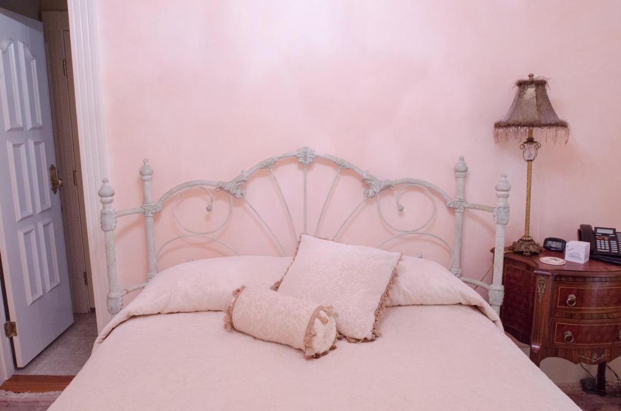 Azalea Room