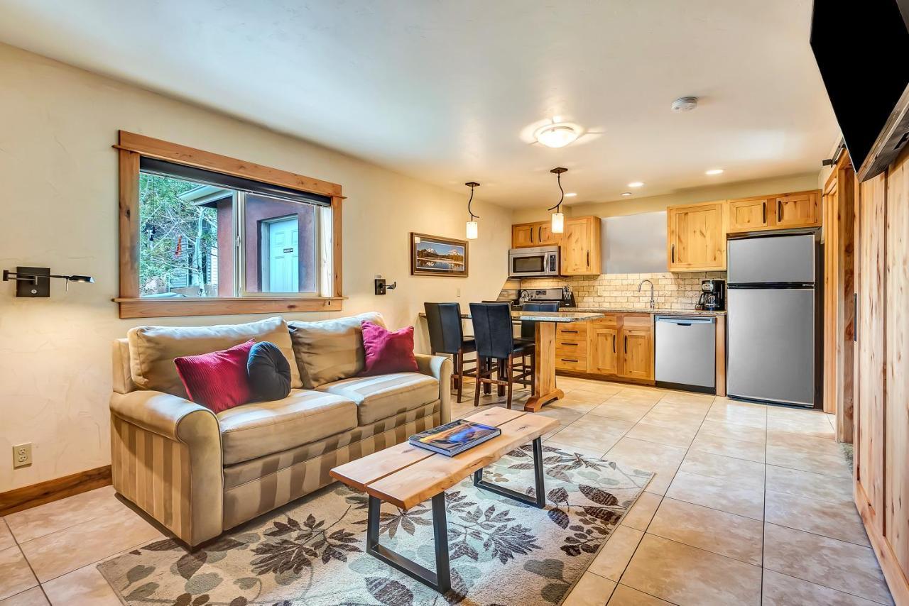 Deschutes River One-Bedroom King Suite