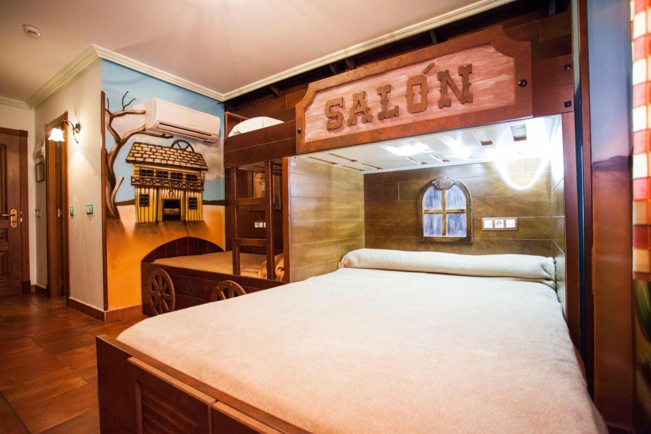 Thematic Room Double Bed Two Single Beds