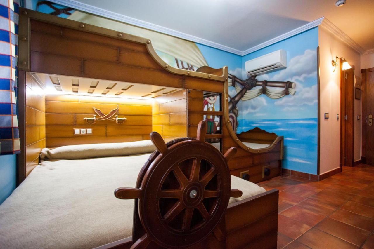 Thematic Room Double Bed Two Single Beds