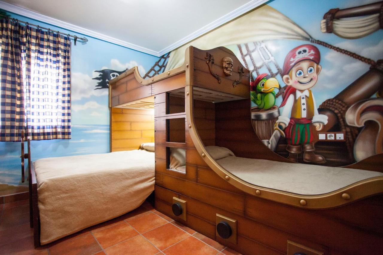 Thematic Room Double Bed Two Single Beds