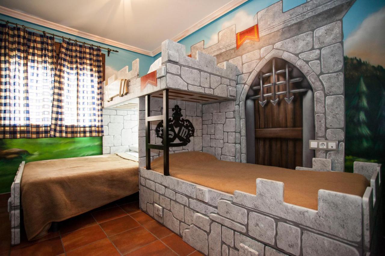 Thematic Room Double Bed Two Single Beds