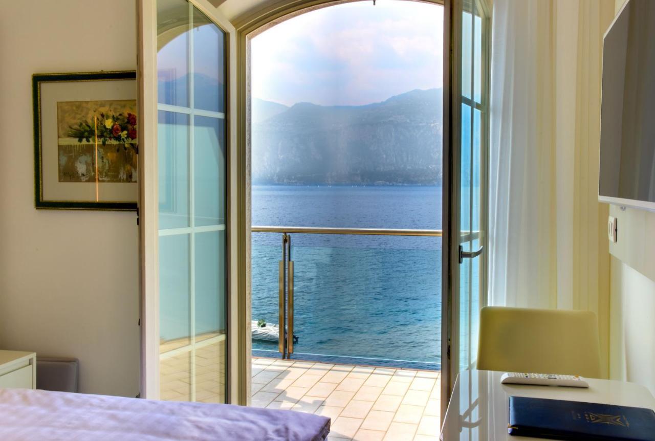 Double or Twin Room Lake View