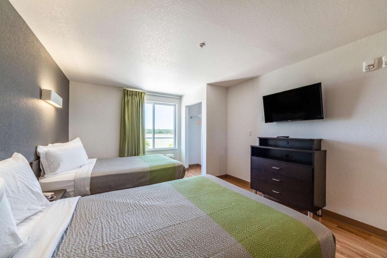 Deluxe Quadruple Room Non-Smoking