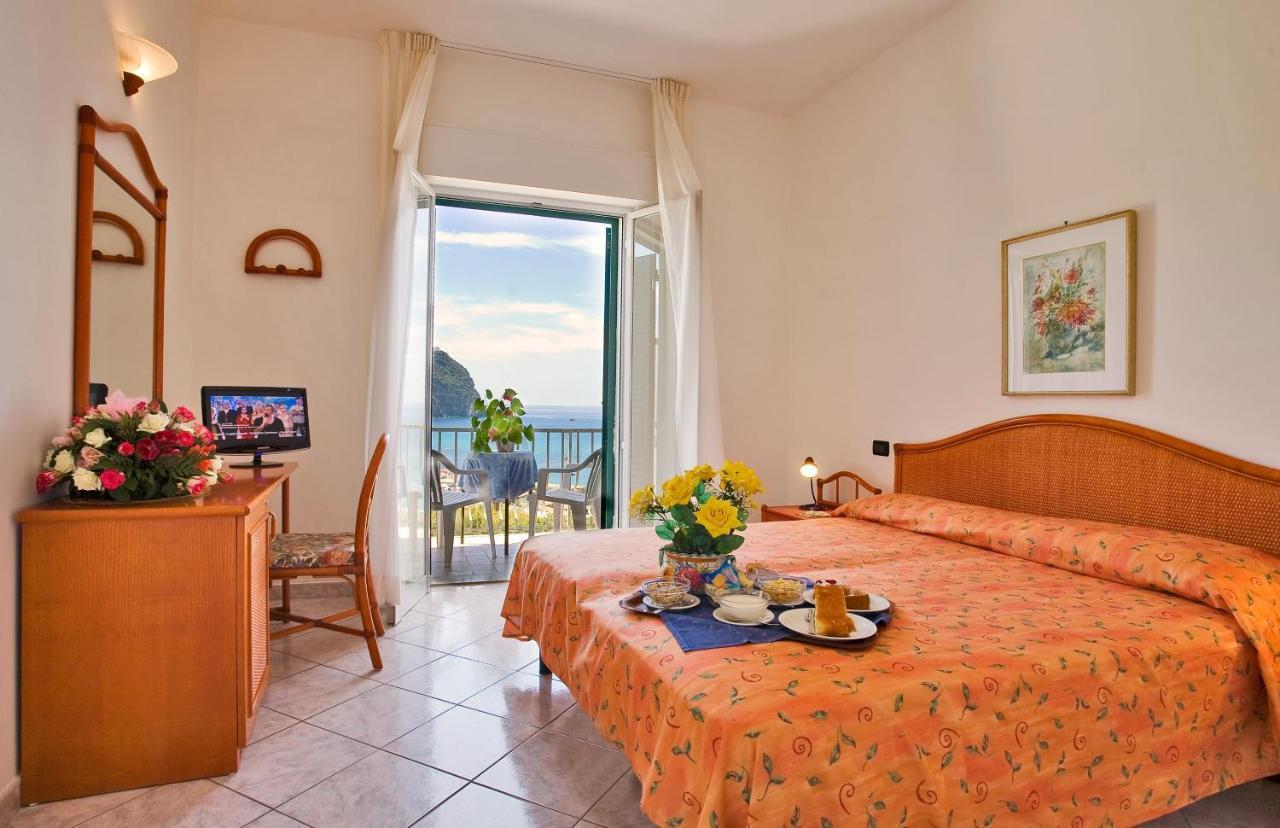Double or Twin Room with Sea View,1031412613:JPEG