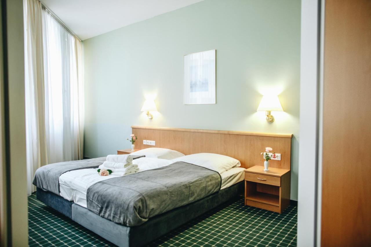 Double or Twin Room Private Bathroom