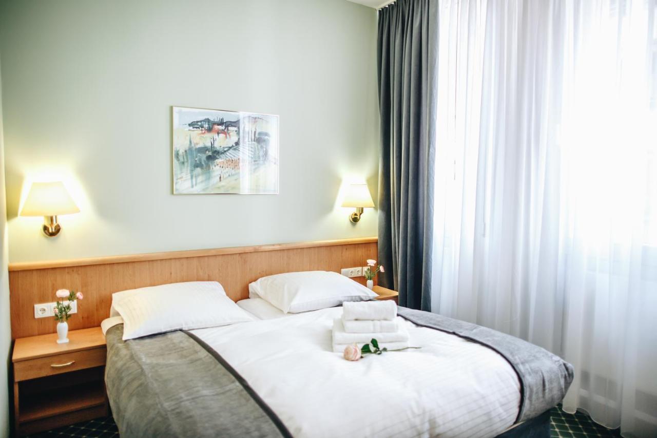 Double or Twin Room Private Bathroom