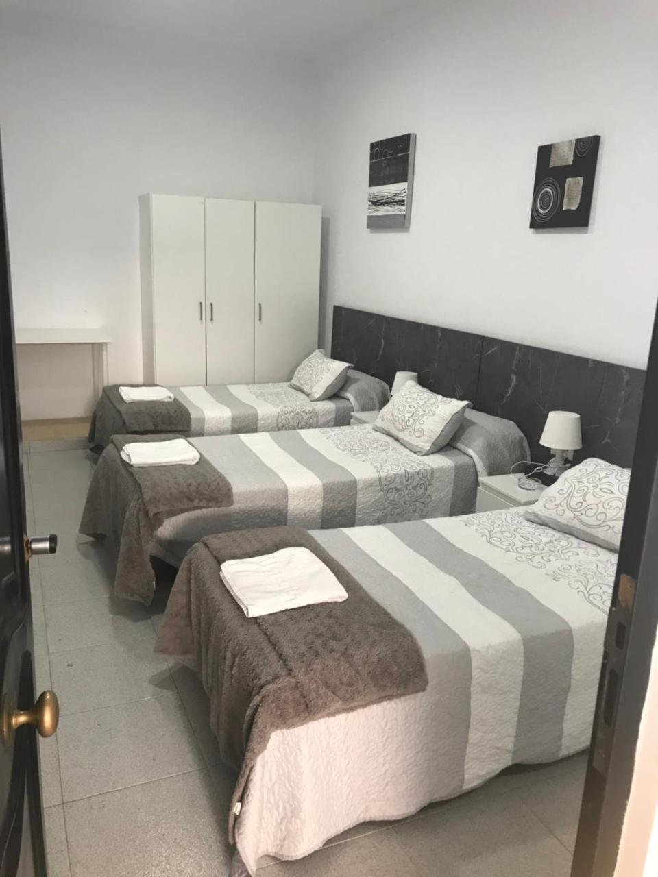 Quarto Triplo com Casa de Banho Privativa