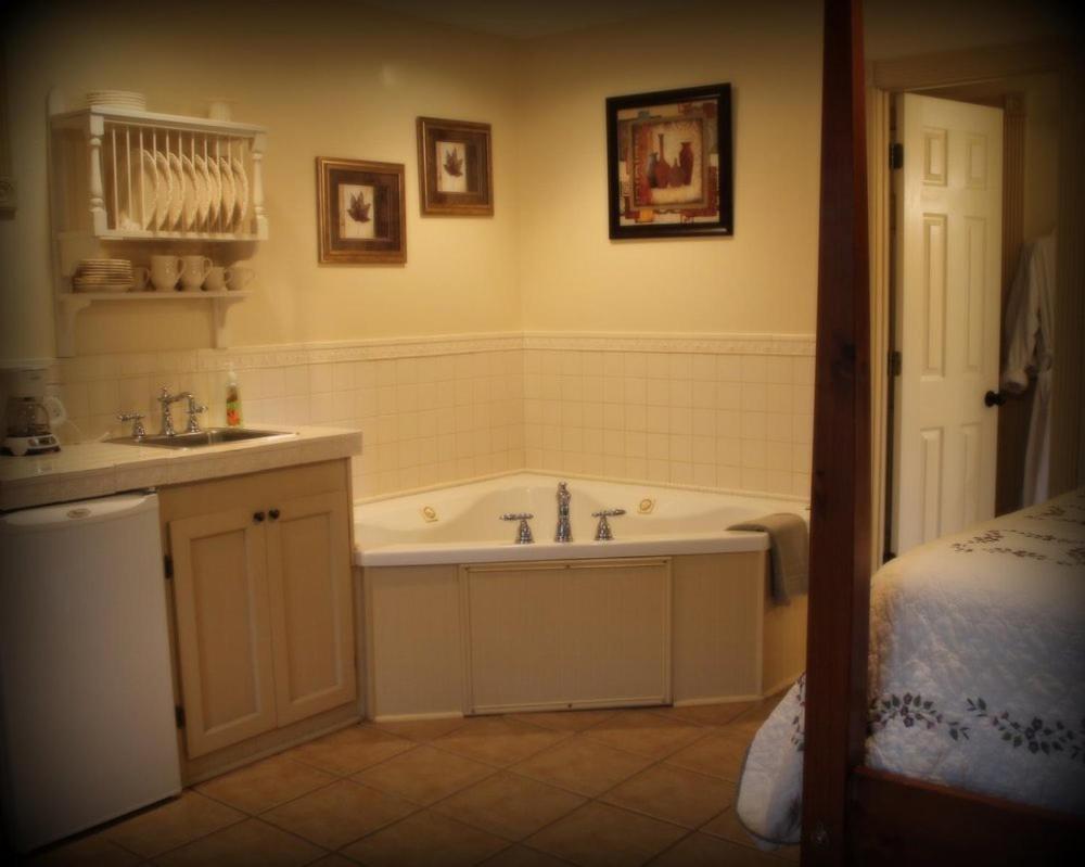Queen Room Spa Bath