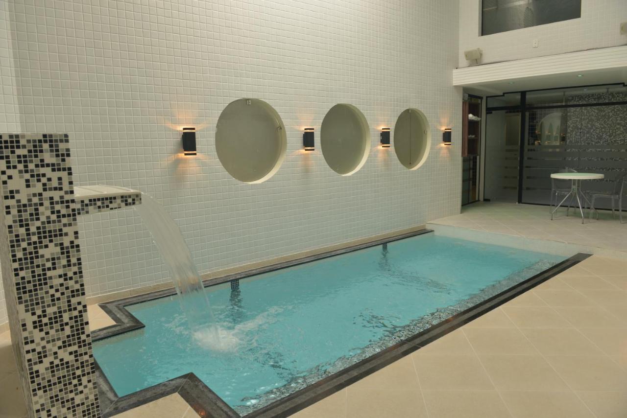 Suíte com Piscina Privativa
