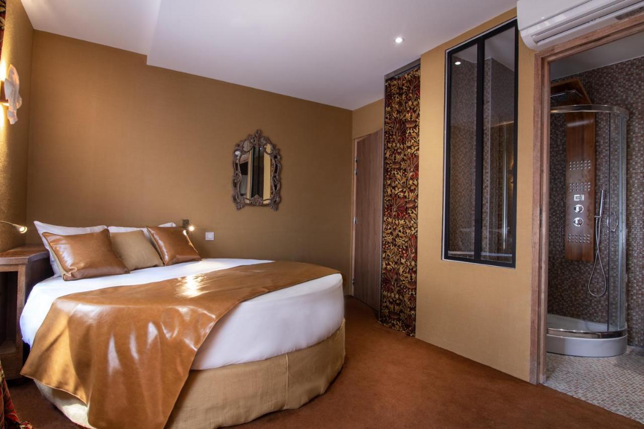 Double Room Round Bed
