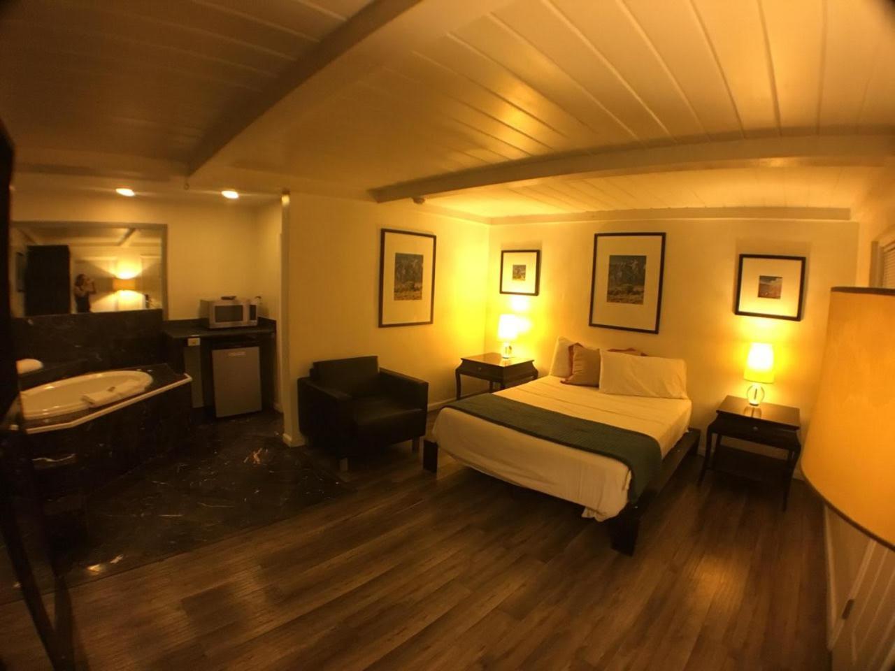 Luxury Single Room Jacuzzi
