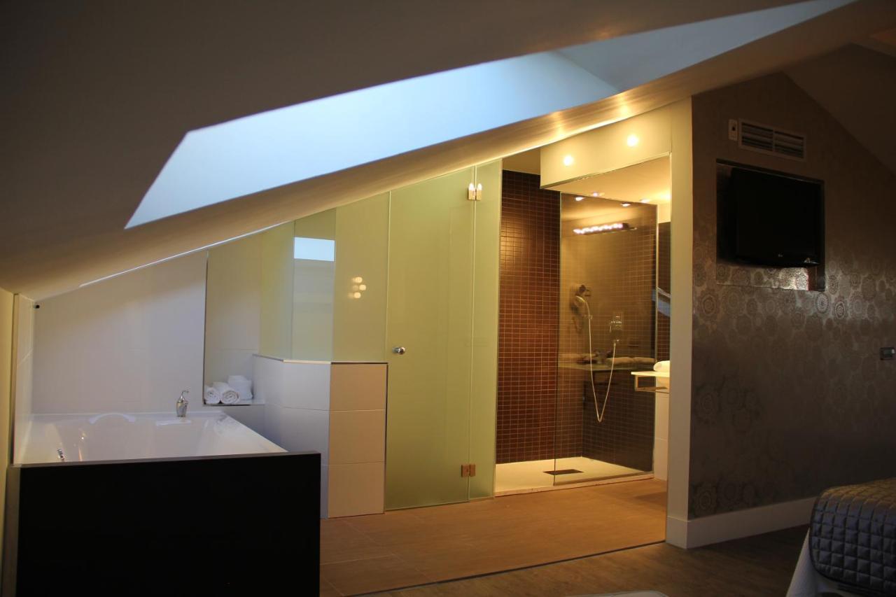 Deluxe Suite Spa Bath