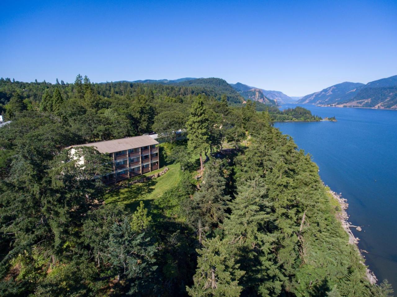 2 Queen Beds River View Balcony Pet Friendly