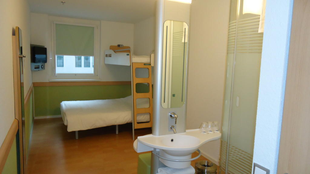 Habitación Estándar con 1 cama doble y 1 cama individual