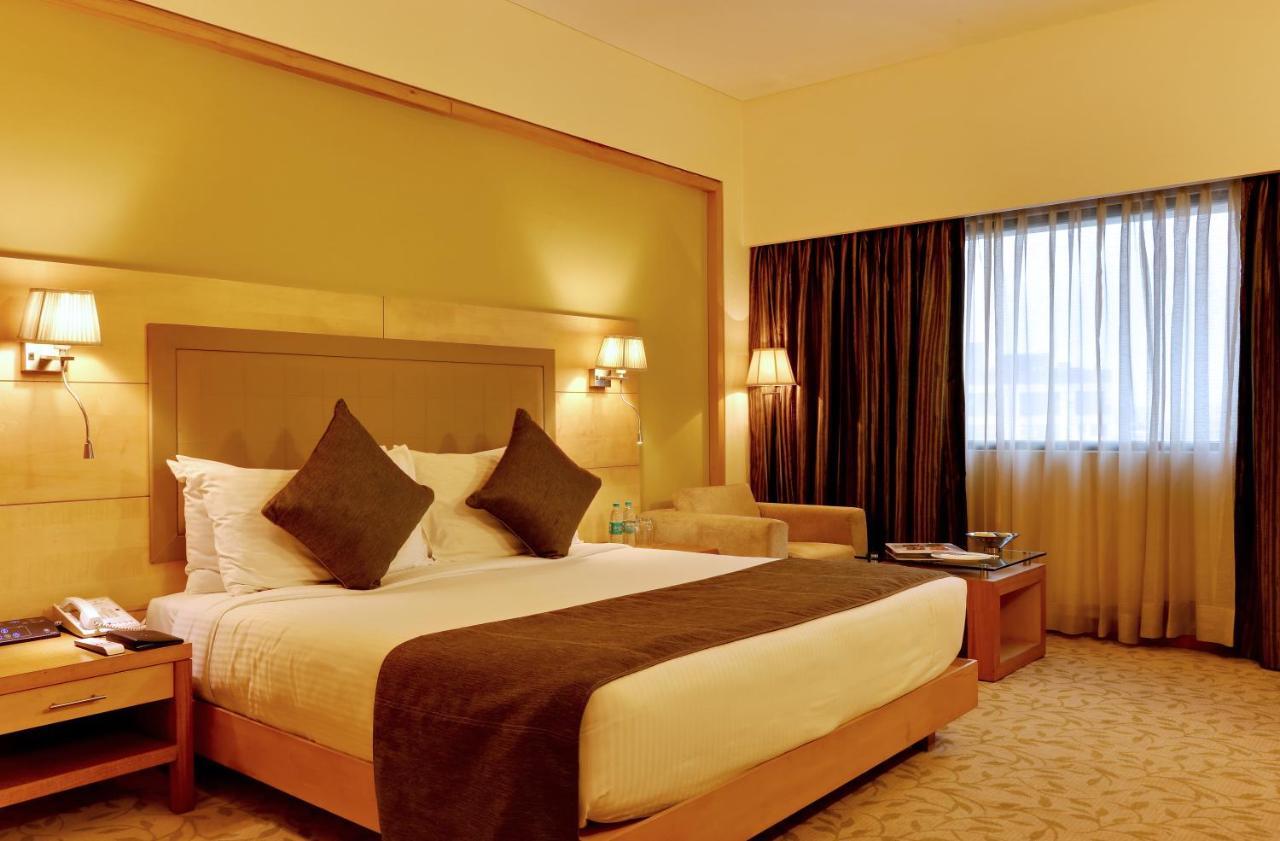 Executive Suite complimentary on F&B 3 pints of beer at Atrium Bar One way Airport Transfer