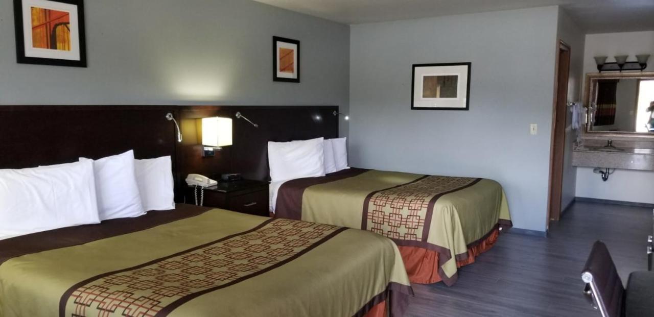 Deluxe Queen Room with Two Queen Beds