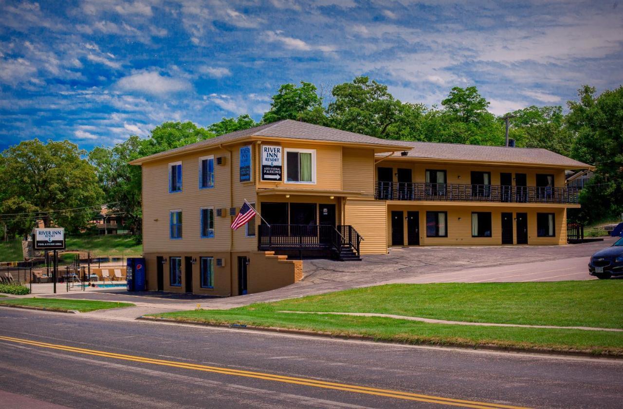Two Queen Bed Standard Motel Unit Bridge View