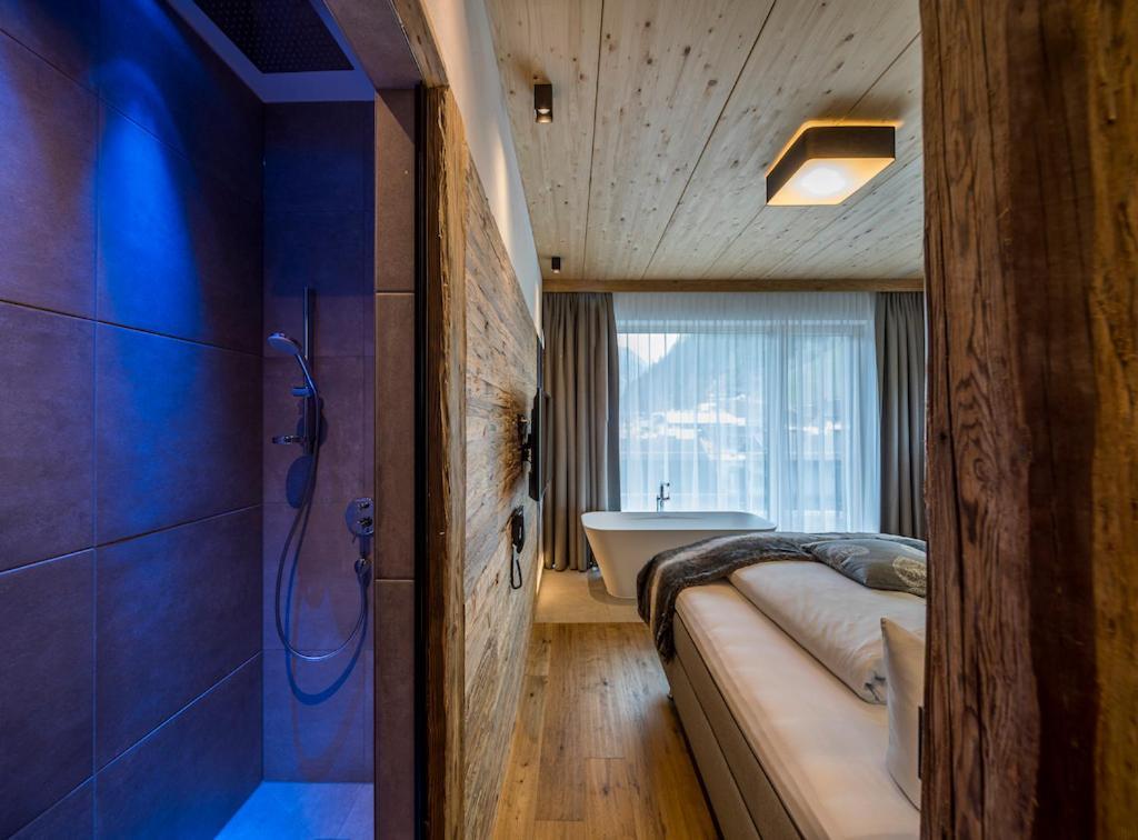 Deluxe Double Room Bath