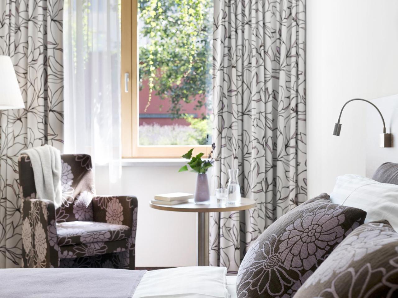 Comfortabele Kamer met Uitzicht op de Tuin