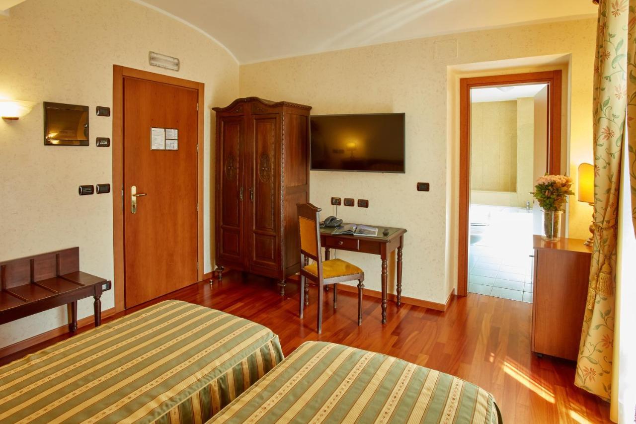 Double Twin Room