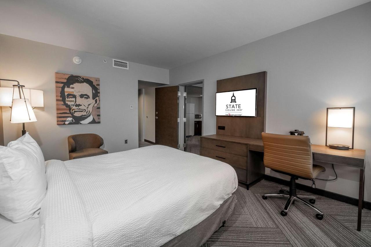 Queen Suite - Mobility Accessible with Grab Bars - Non-Smoking