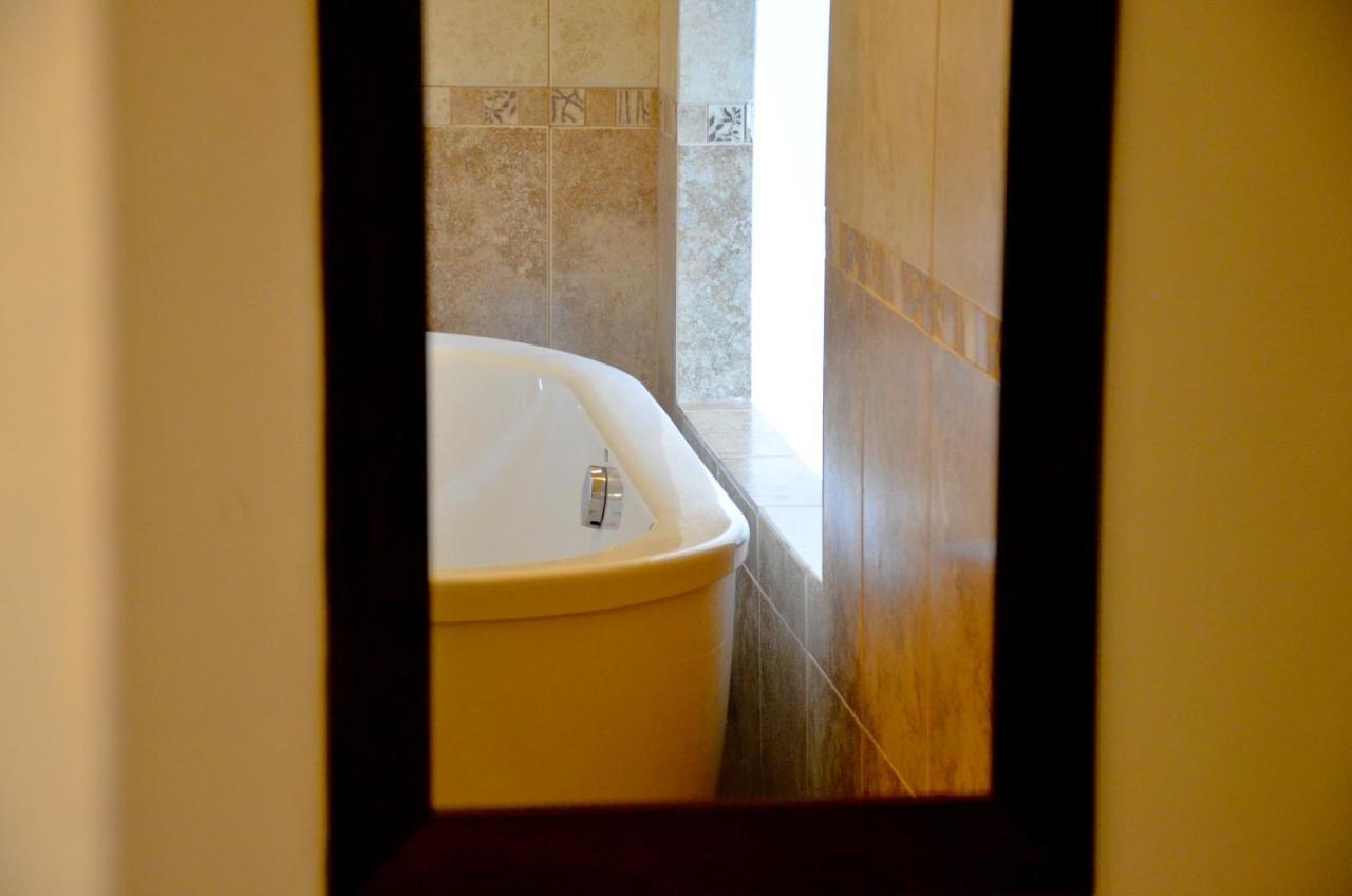 Deluxe Double Room Bath