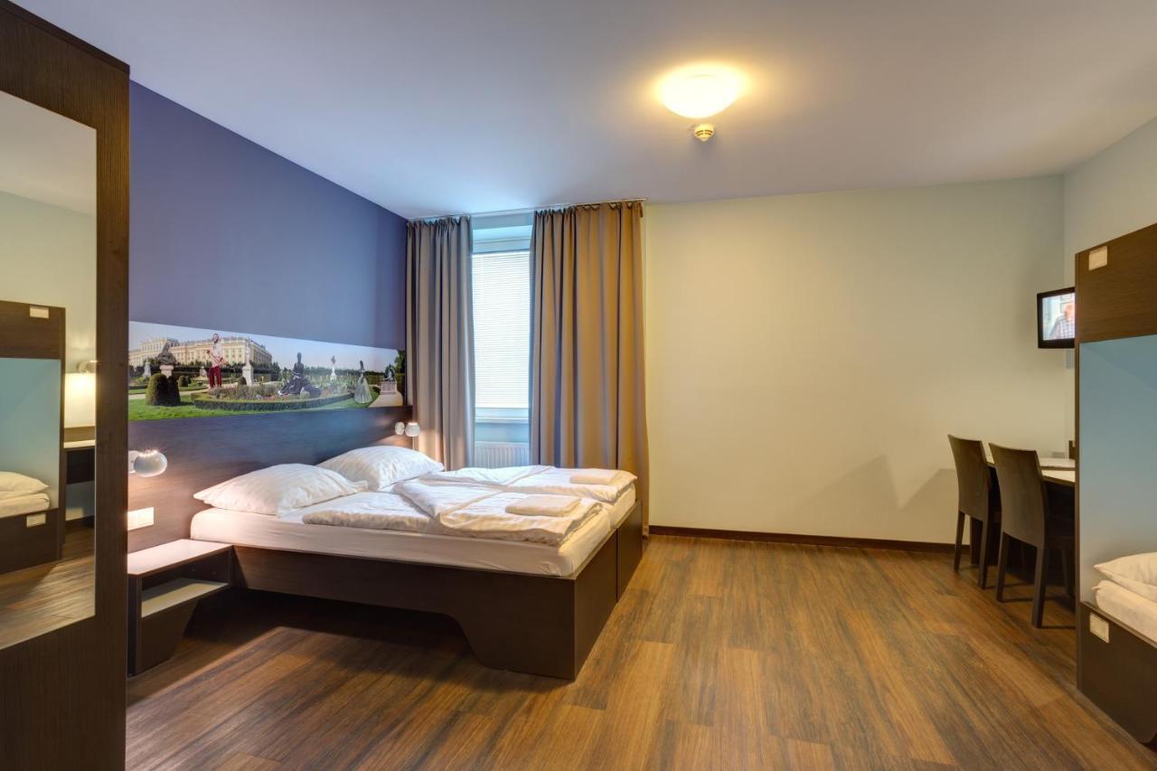 Quad Room