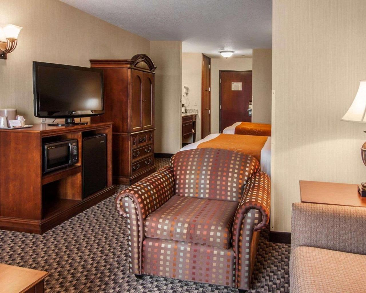 Queen Room with Two Queen Beds - Non-Smoking