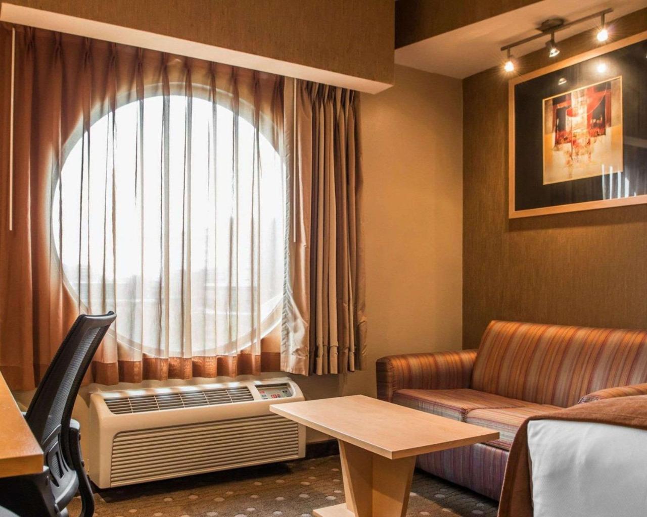 Double Suite Two Double Beds Non-Smoking