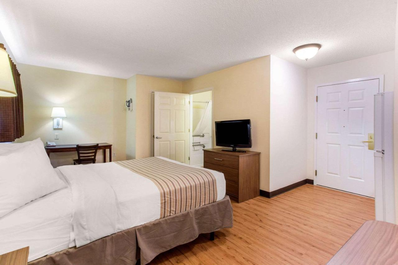 Queen Room Disability Access Smoking Kitchen