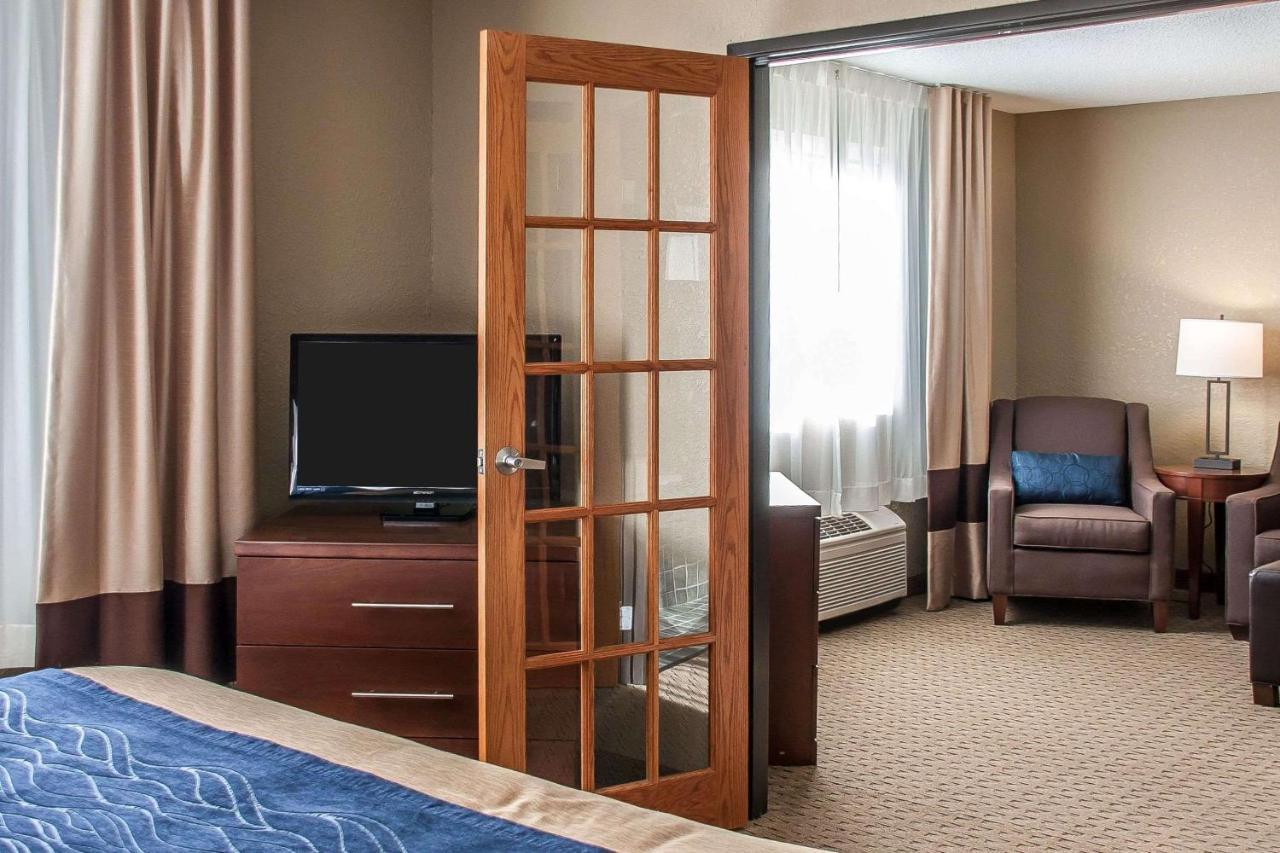 King Suite Accessible or Non-Smoking