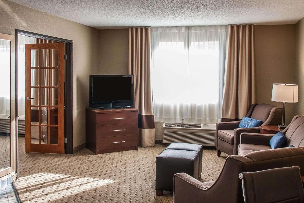 King Suite Accessible or Non-Smoking