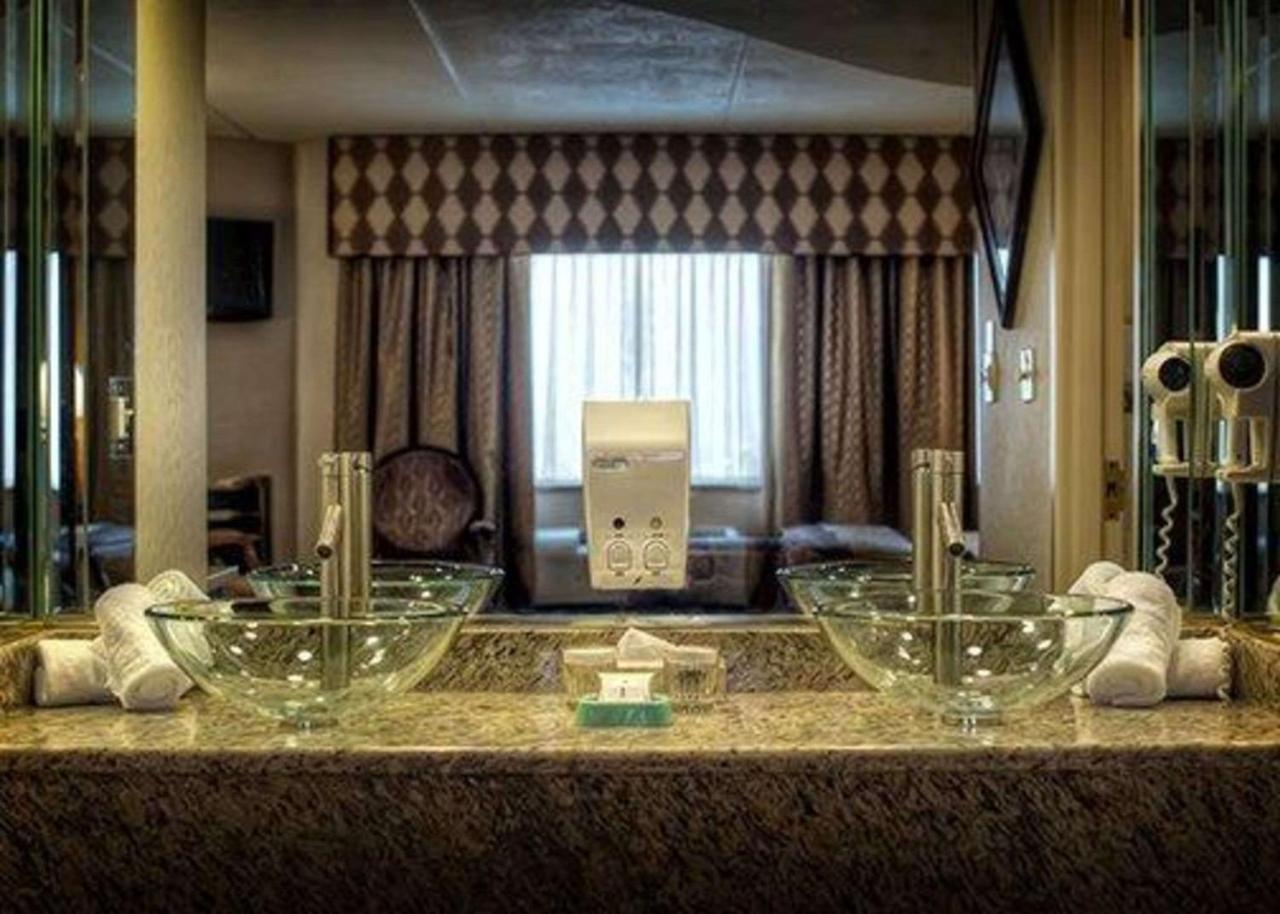King Suite with Spa Bath - Non-Smoking,743434723:JPEG