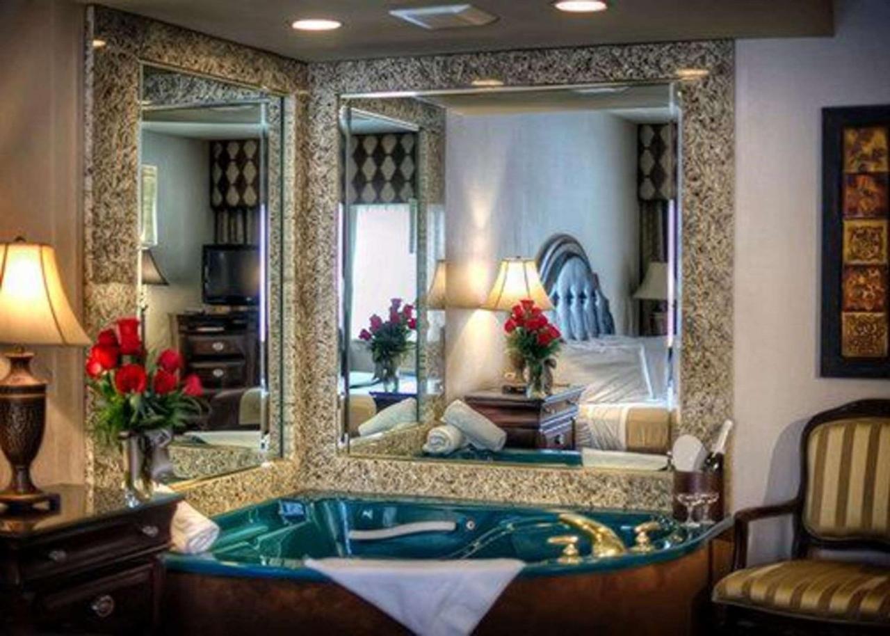 King Suite Spa Bath