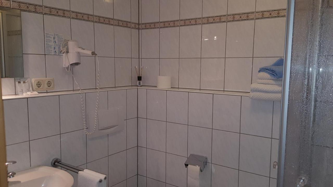 Zweibettzimmer mit Zustellbett