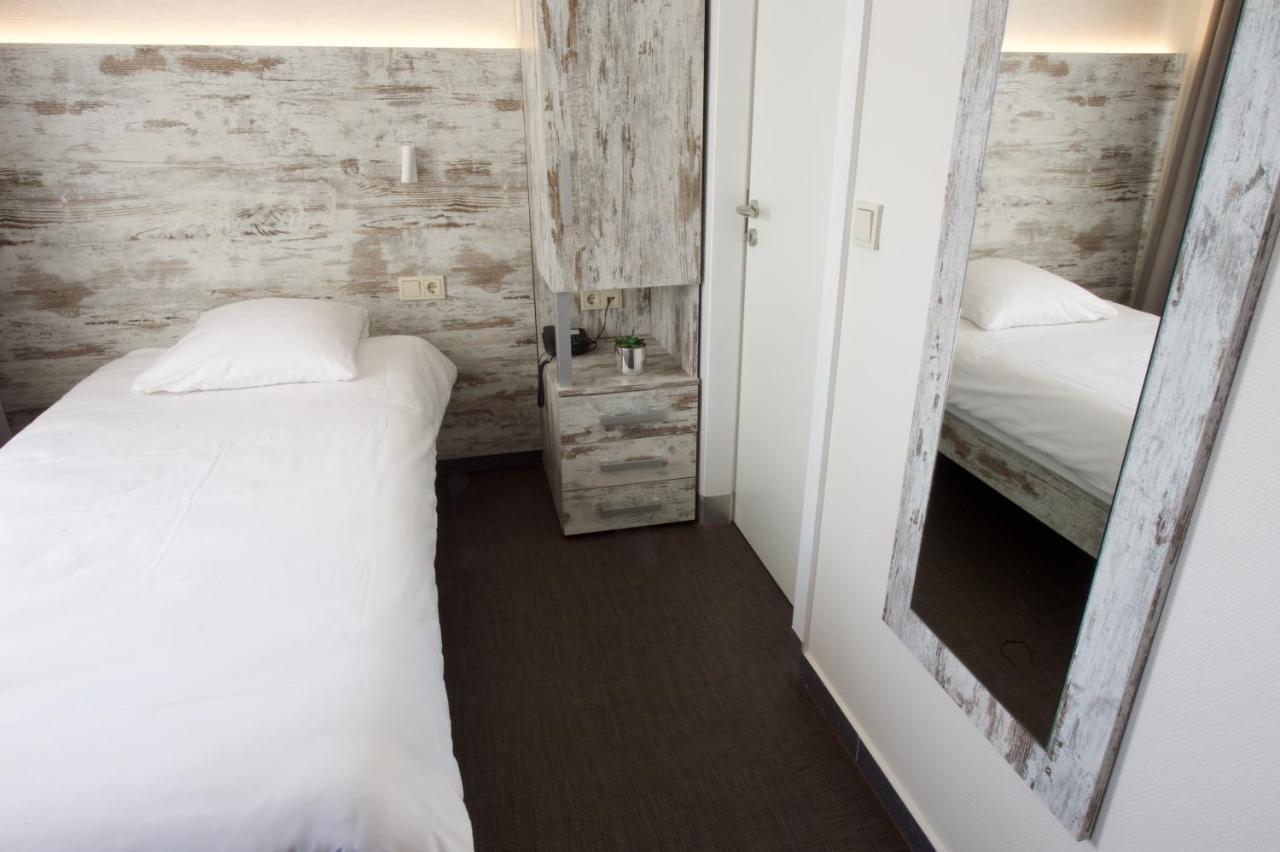 Standard Single Room,744047038:JPEG